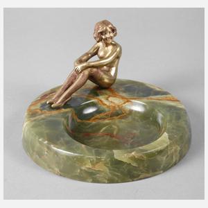 Bruno Zach, sitzender weiblicher Akt auf Schale