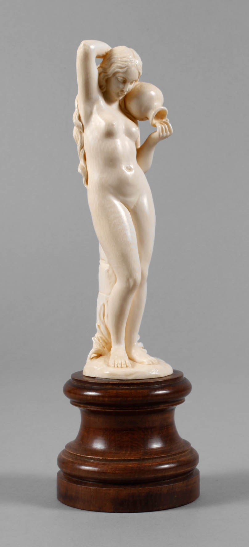 Große Elfenbeinschnitzerei