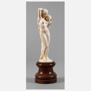 Große Elfenbeinschnitzerei