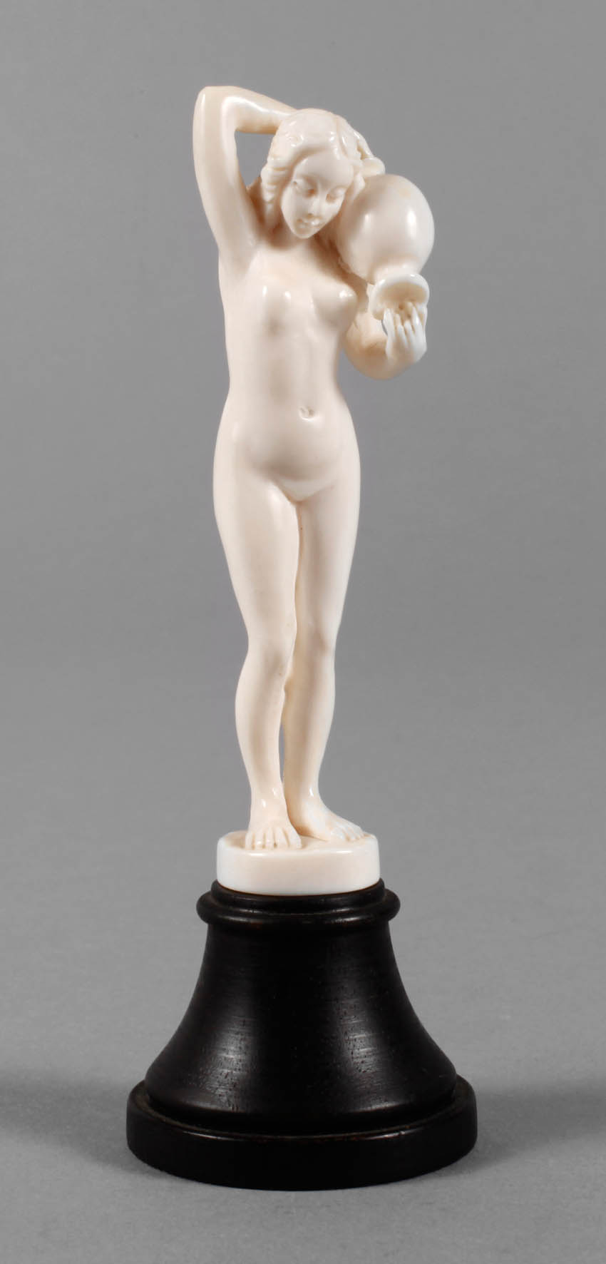 Kleine Elfenbeinschnitzerei