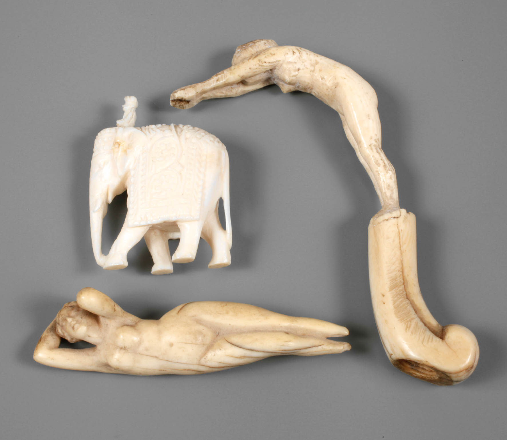 Drei Elfenbeinschnitzereien