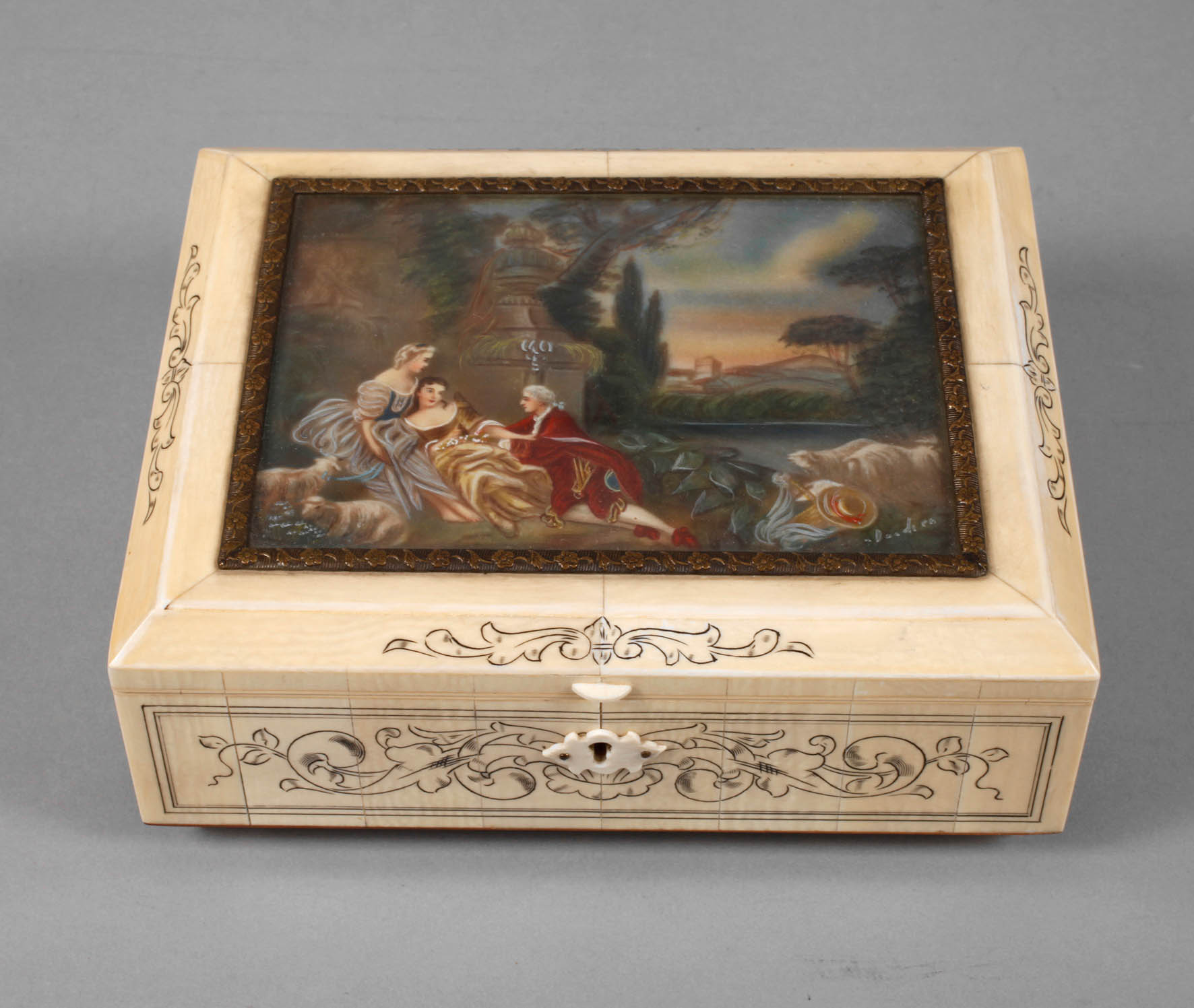 Deckeldose Elfenbein mit Spielwerk