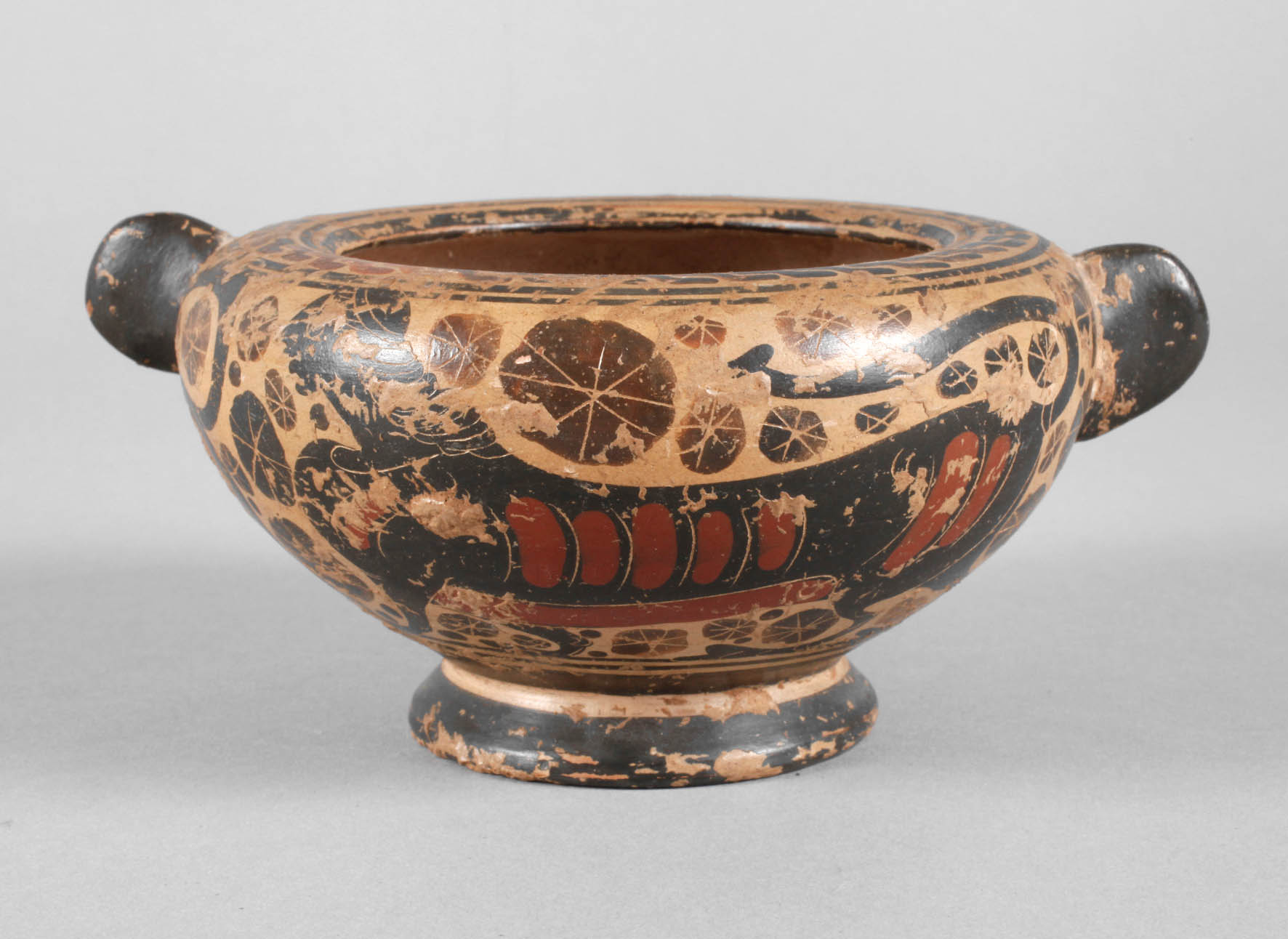 Kleine Tonschale mit Ohrenhenkel