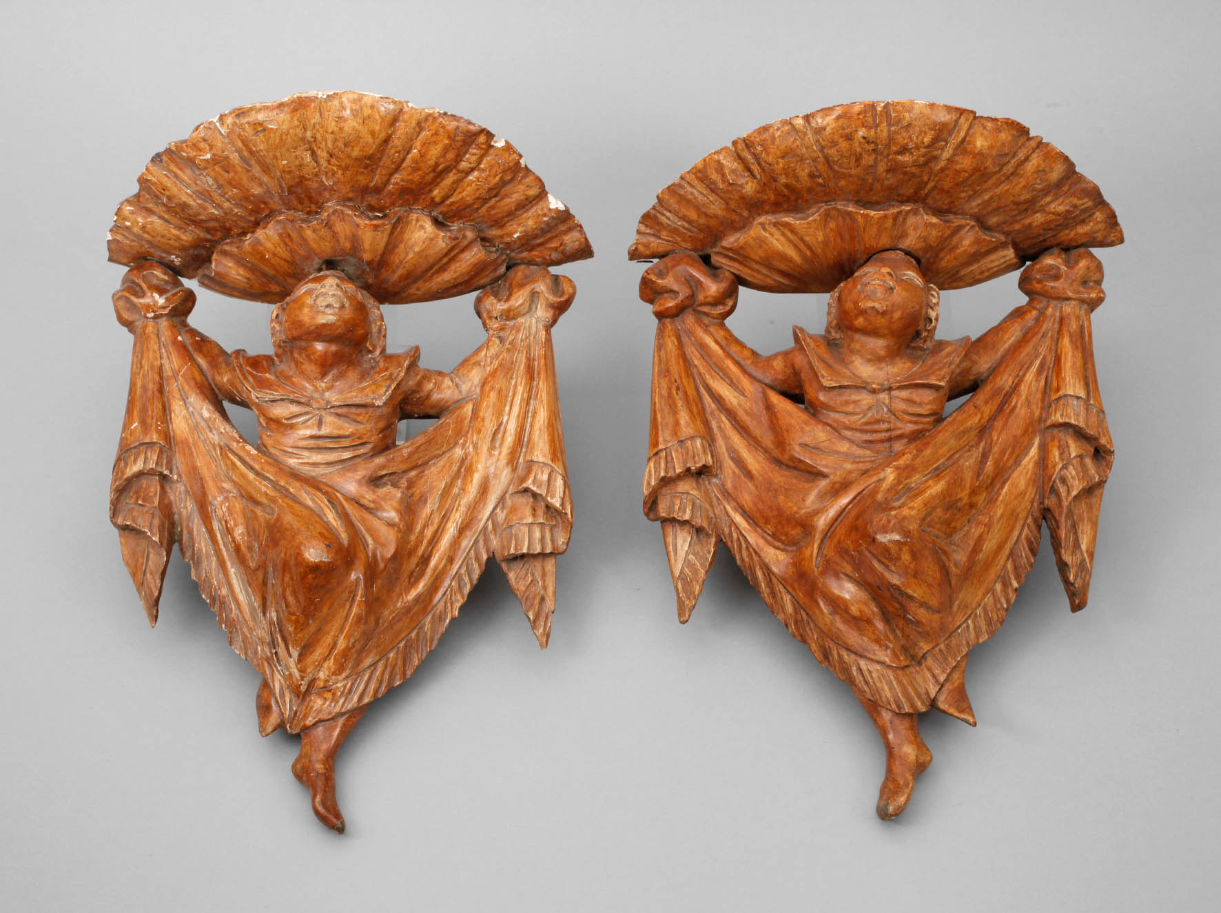 Paar figürliche Wandkonsolen