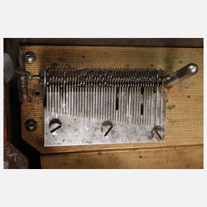 Plattenspieldose als Christbaumständer