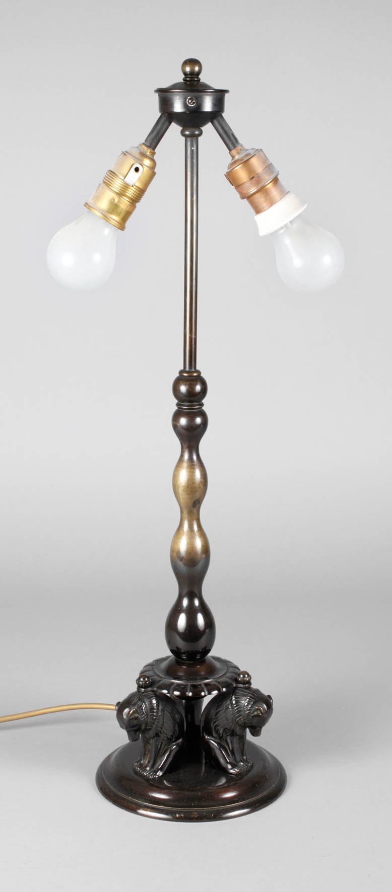 Figürliche Salonlampe