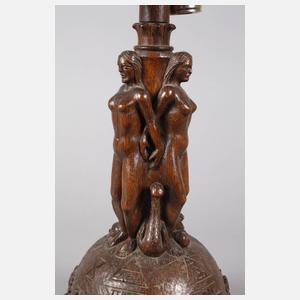 Geschnitzte Tischlampe