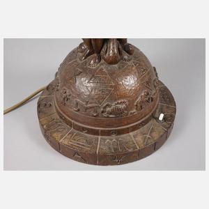 Geschnitzte Tischlampe