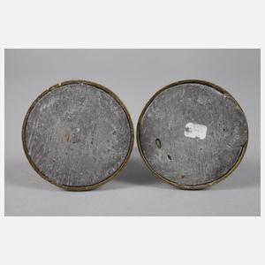 Zwei Platzkartenhalter