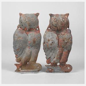 Paar figürliche Eisenreliefs