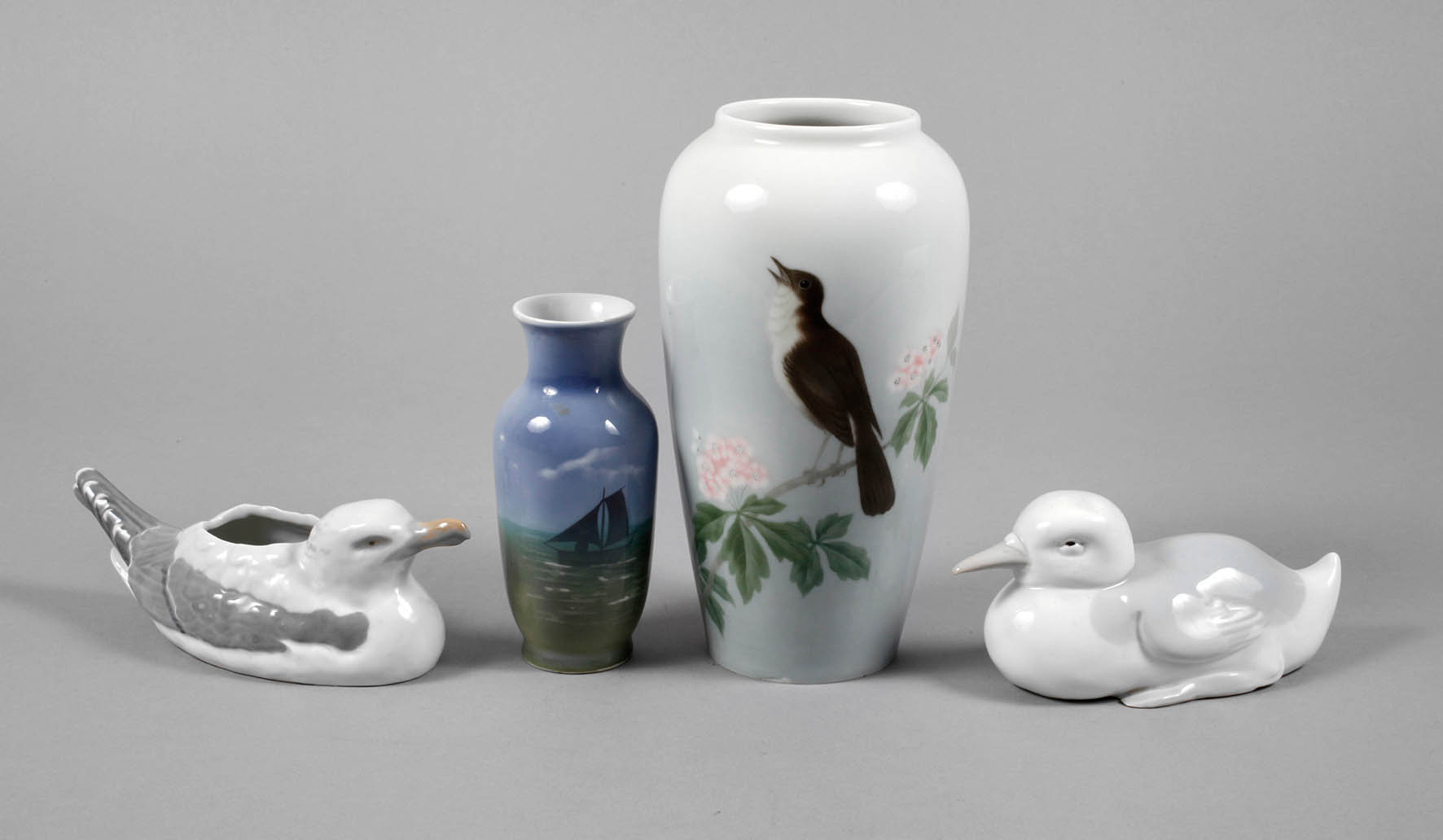 Zwei Vasen und zwei Möwen