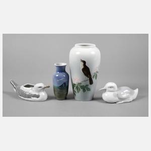 Zwei Vasen und zwei Möwen