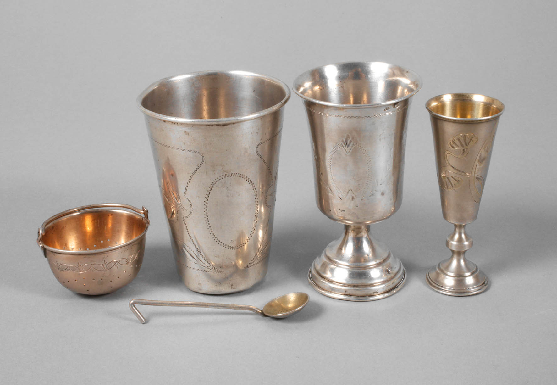 Fünf Teile russisches Silber