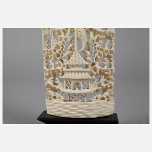 Feine Elfenbeinschnitzerei