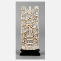 Feine Elfenbeinschnitzerei111