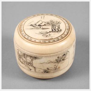 Feine Deckeldose Elfenbein