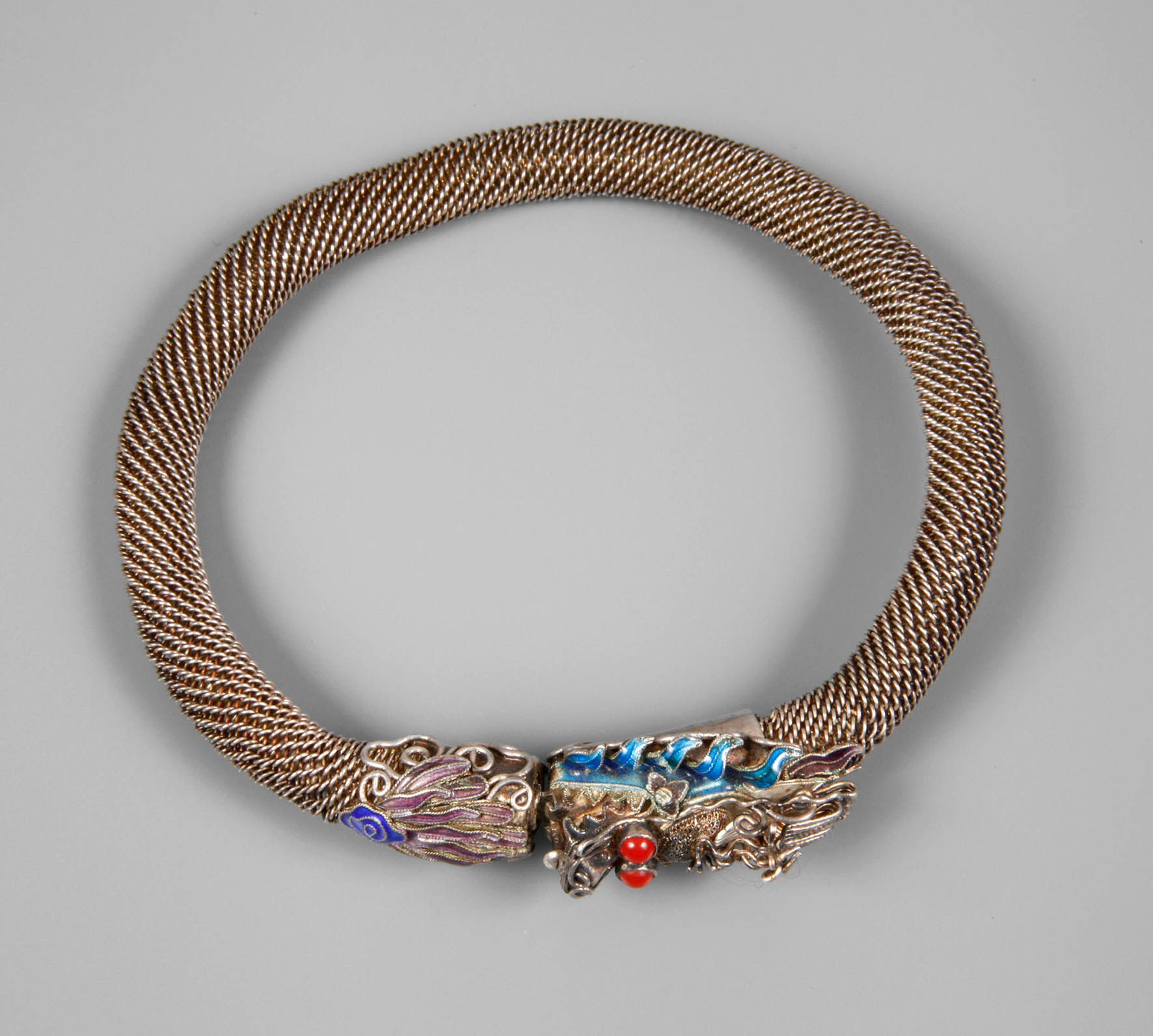 Armschmuck mit Drachenmotiv