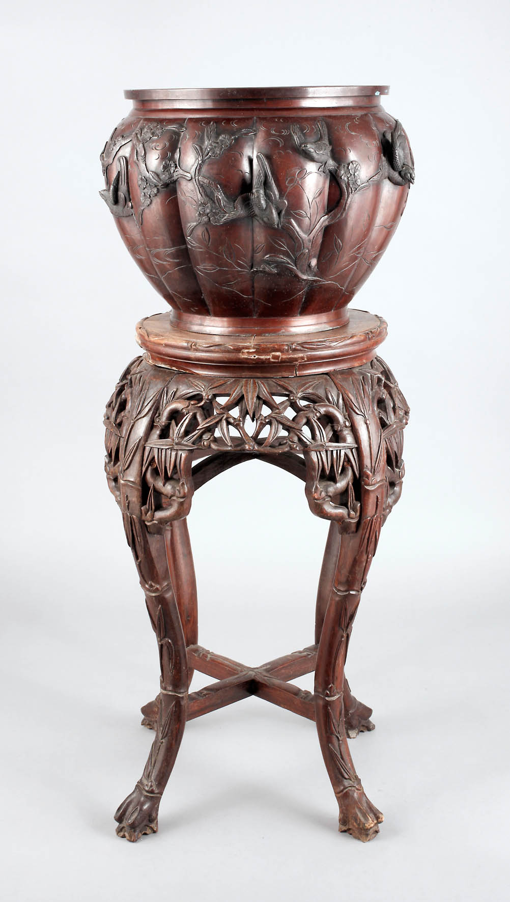 Blumentisch und Cachepot