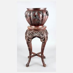 Blumentisch und Cachepot