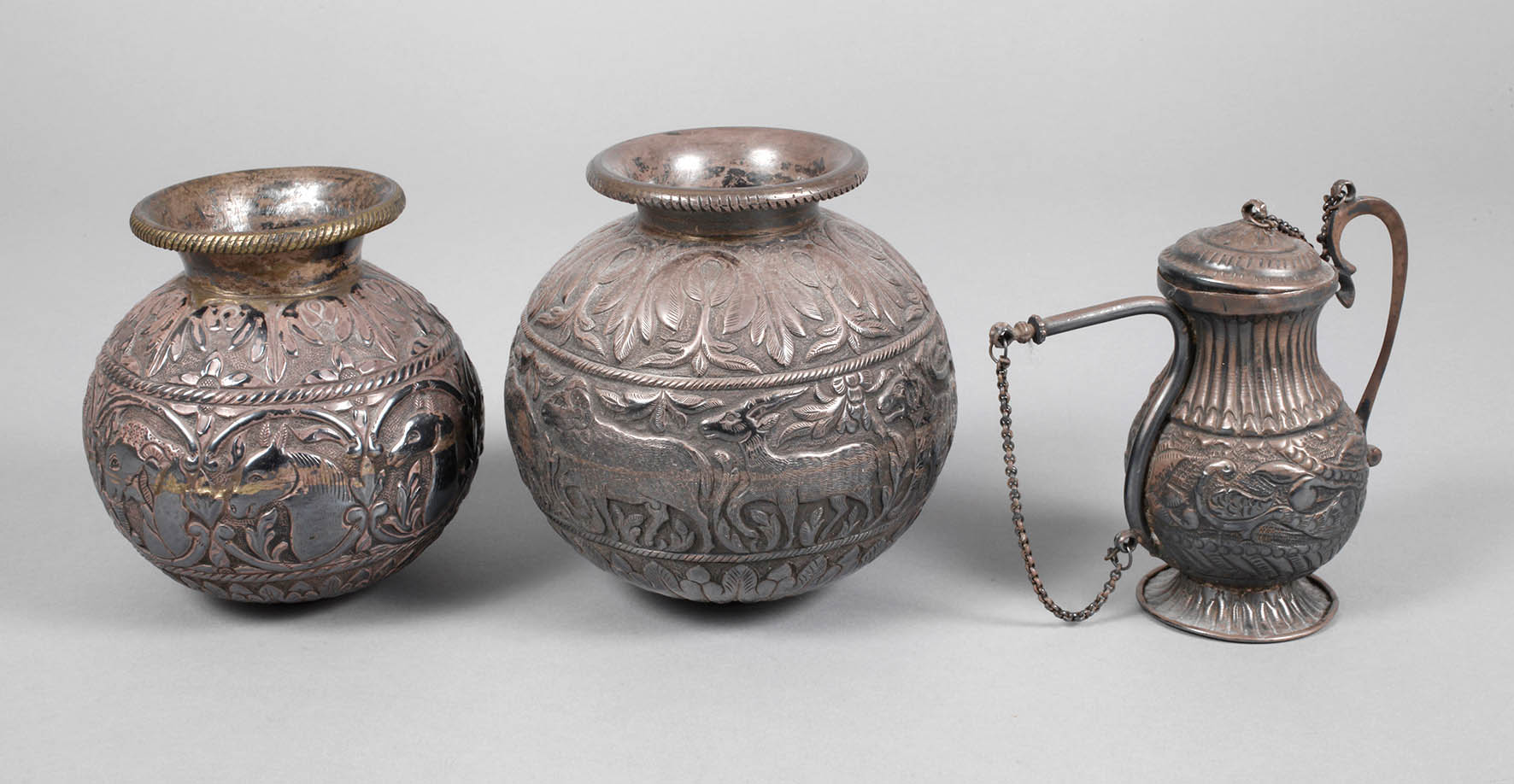 Zwei Silbervasen und Ibrik