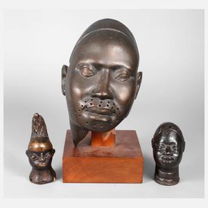 Drei Bronzeplastiken aus dem Nigergebiet