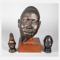 Drei Bronzeplastiken aus dem Nigergebiet111