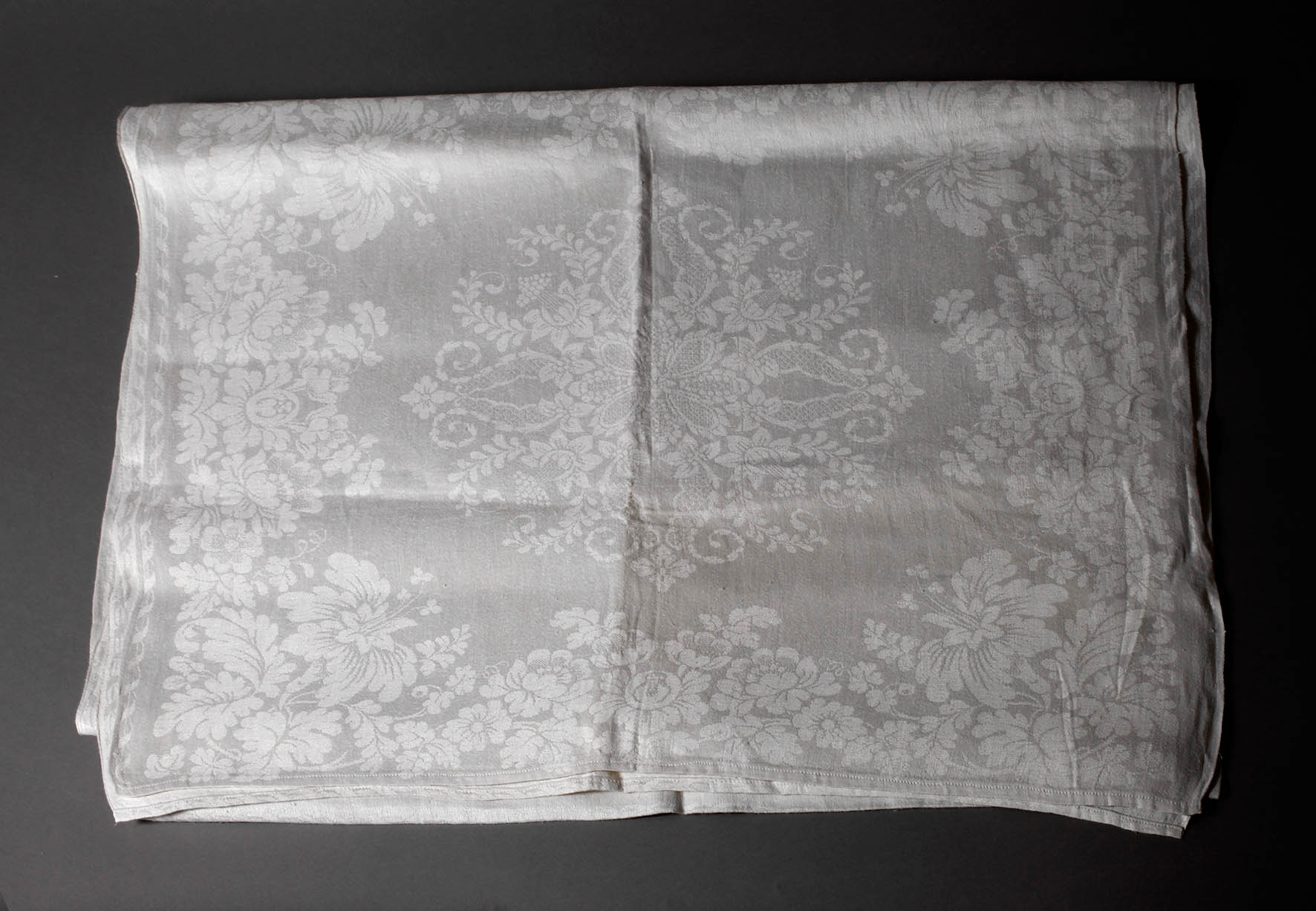 Sechs Servietten Blütendekor