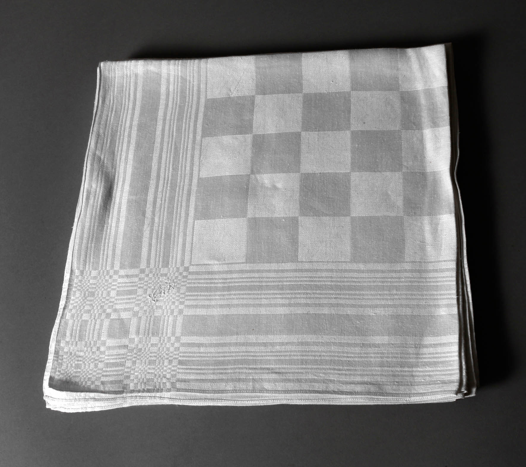 Acht Servietten Historismus