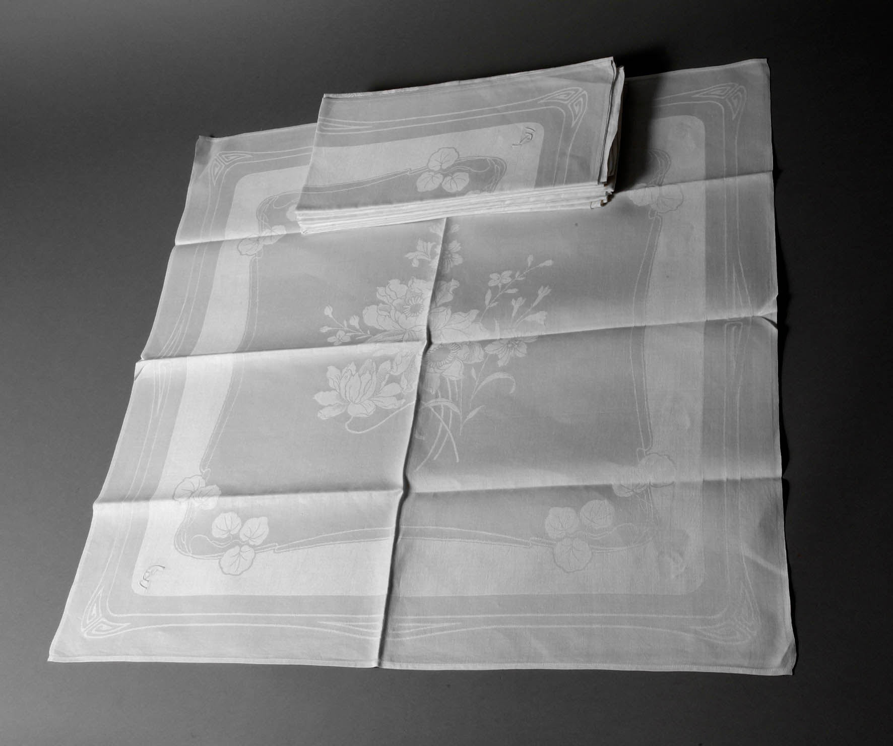 Zehn Servietten Jugendstil