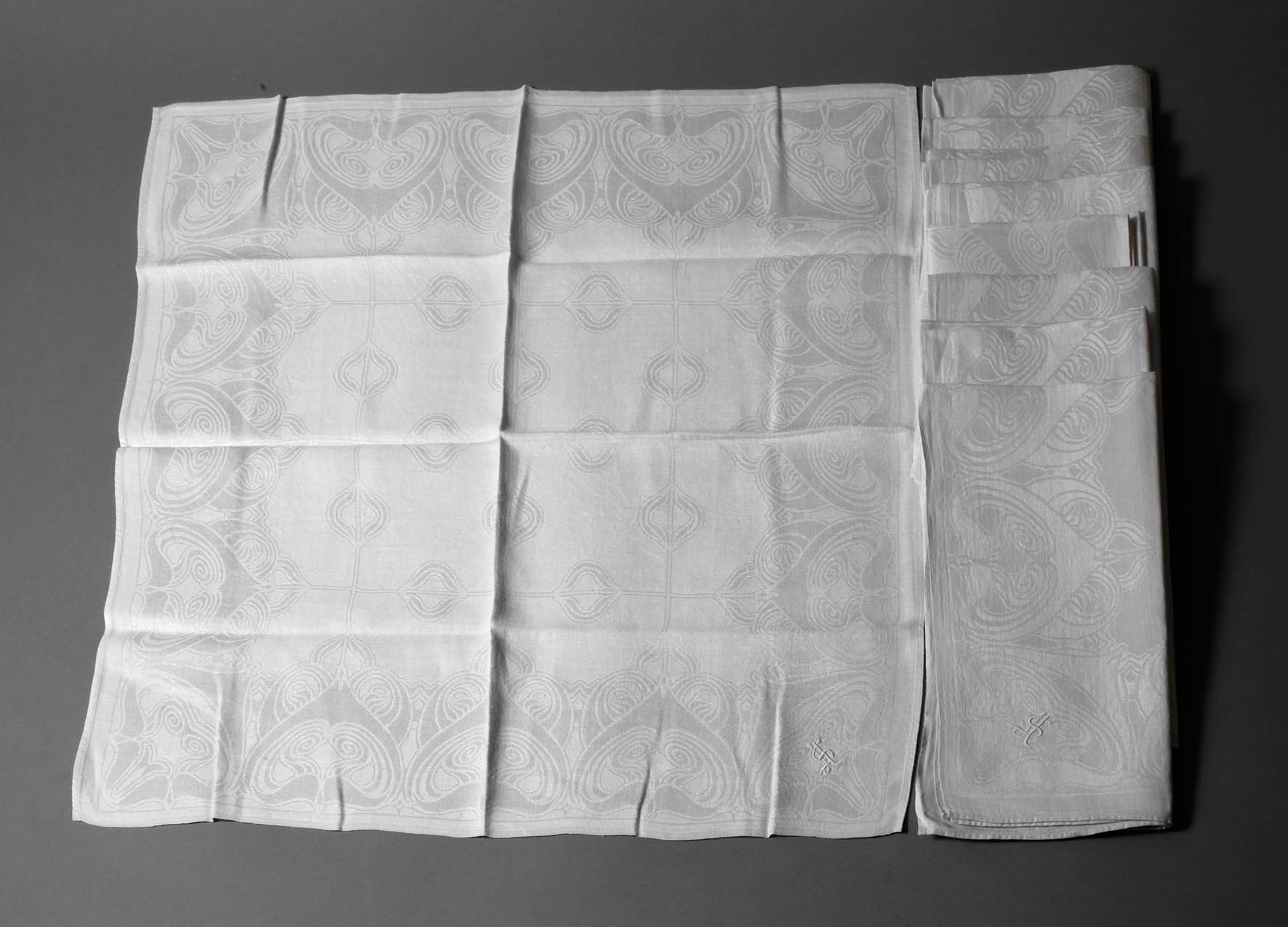 Neun Servietten Hans Christiansen