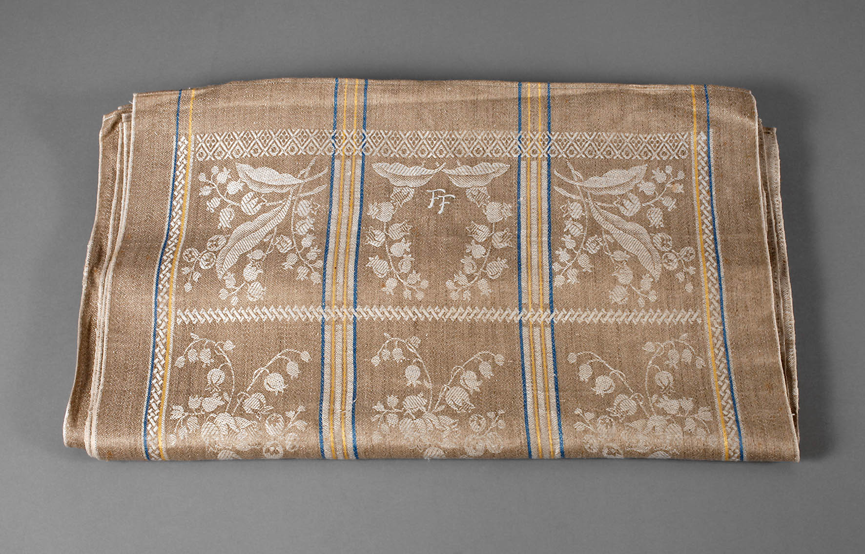 Zwölf Handtücher Farbstreifen