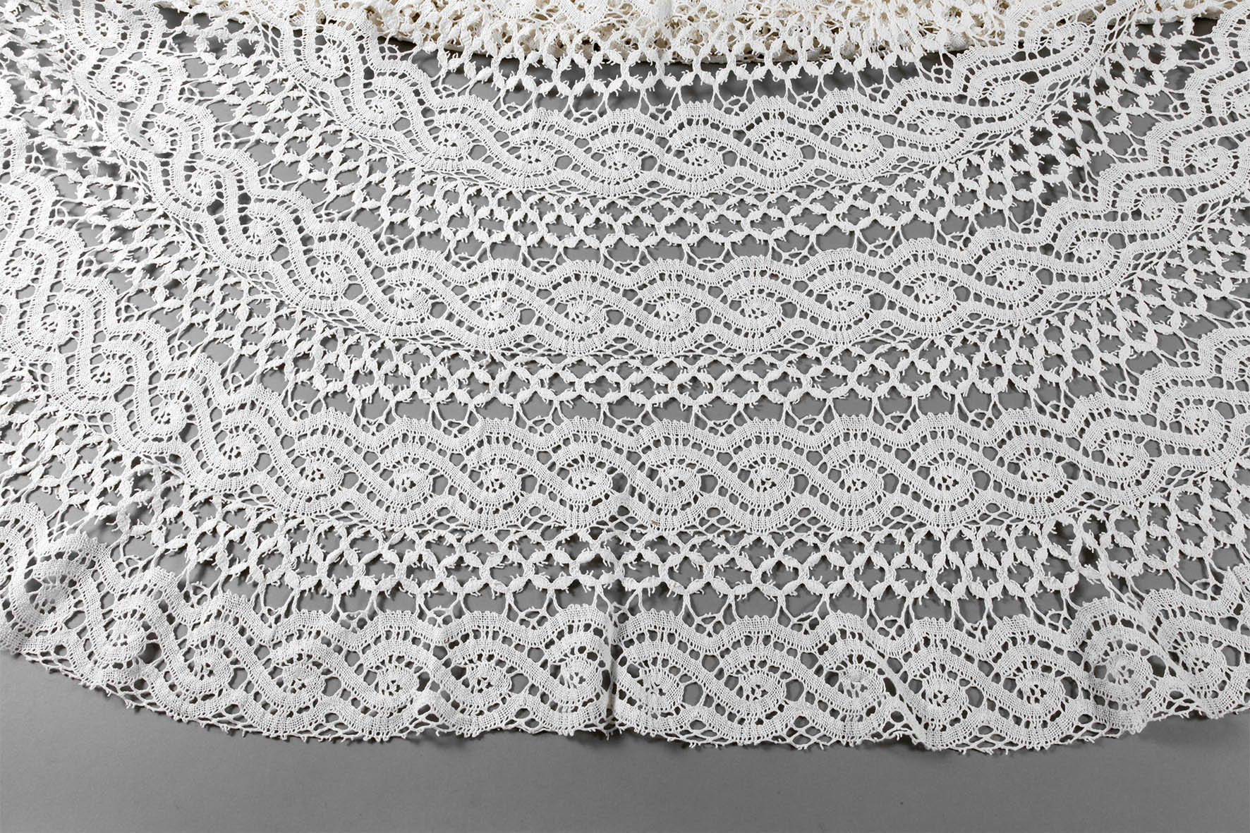 Große Tischdecke Handarbeit