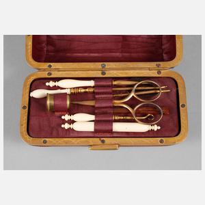 Reisenecessaire in Kofferform