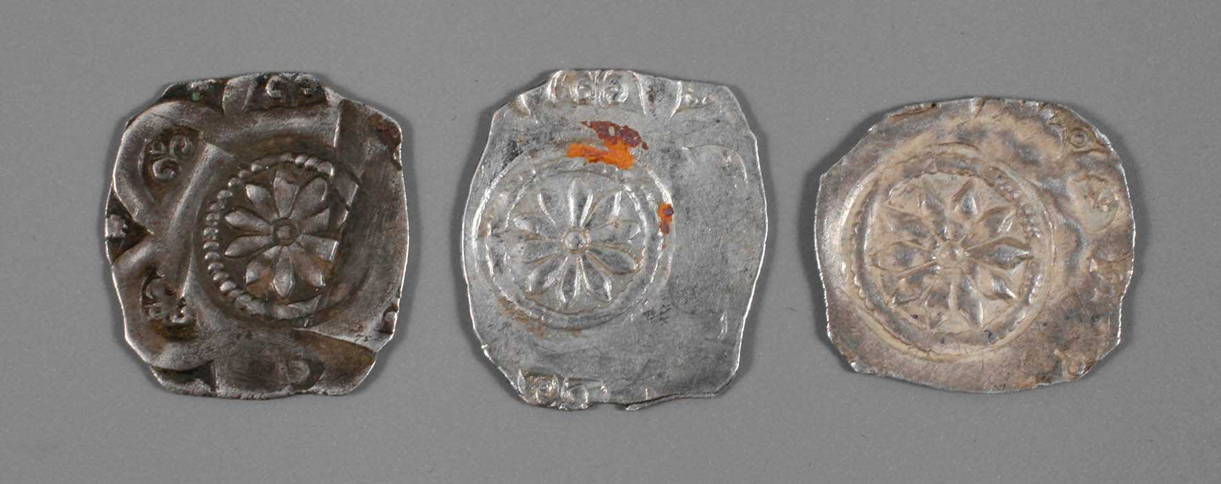 Drei Nürnberger Brakteaten