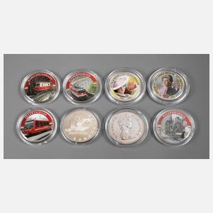 Acht kolorierte Medaillen