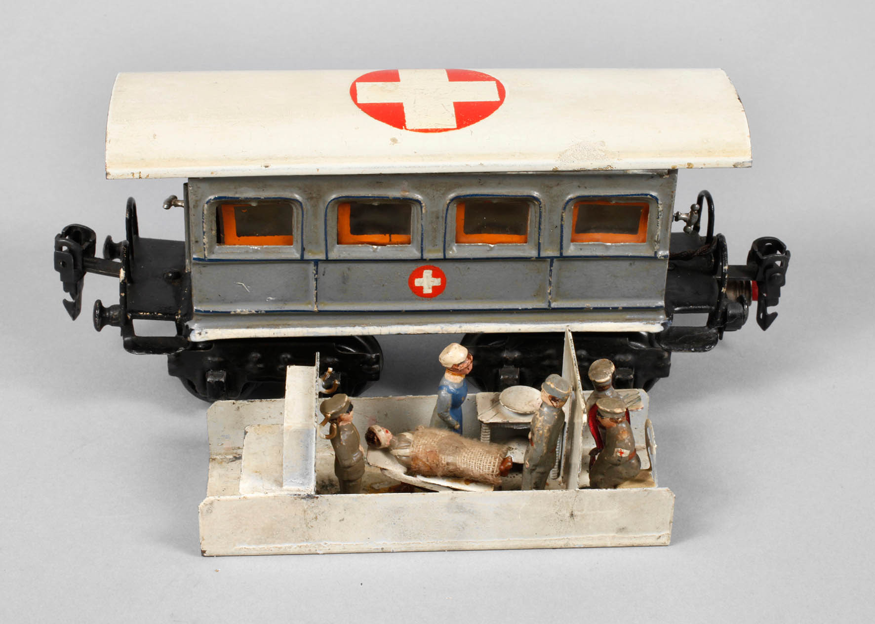 Märklin Sanitätswagen mit Inneneinrichtung