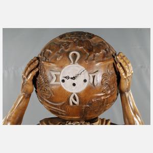 Übergroße Figurenuhr