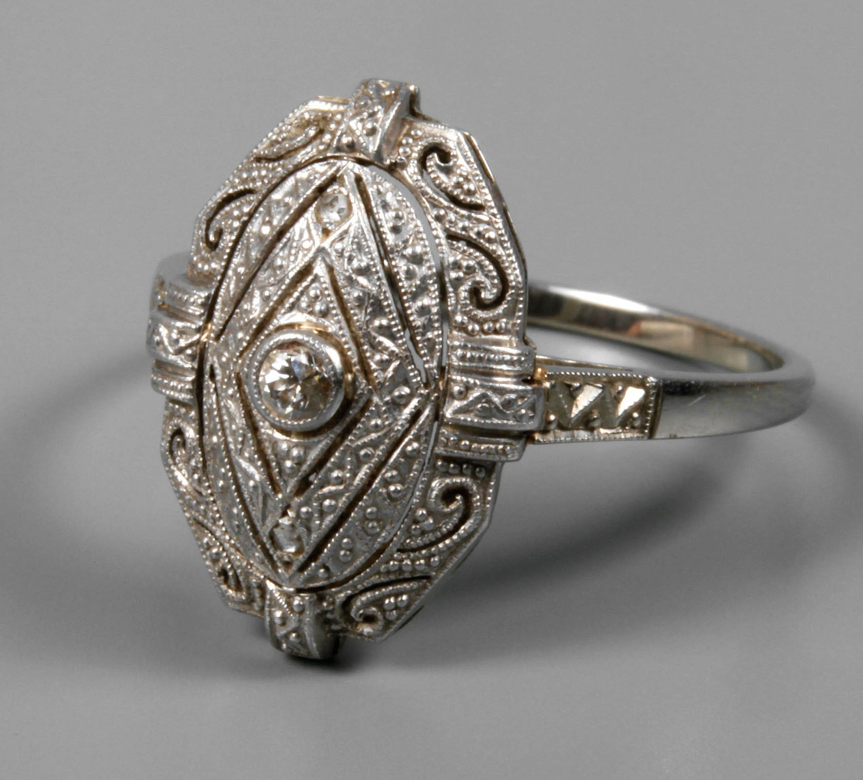 Damenring mit Brillant