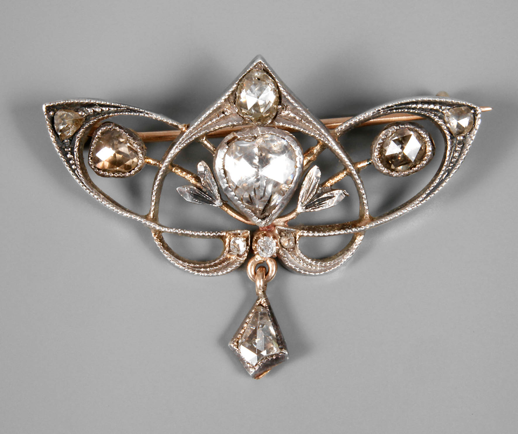 Anstecknadel mit Diamantbesatz