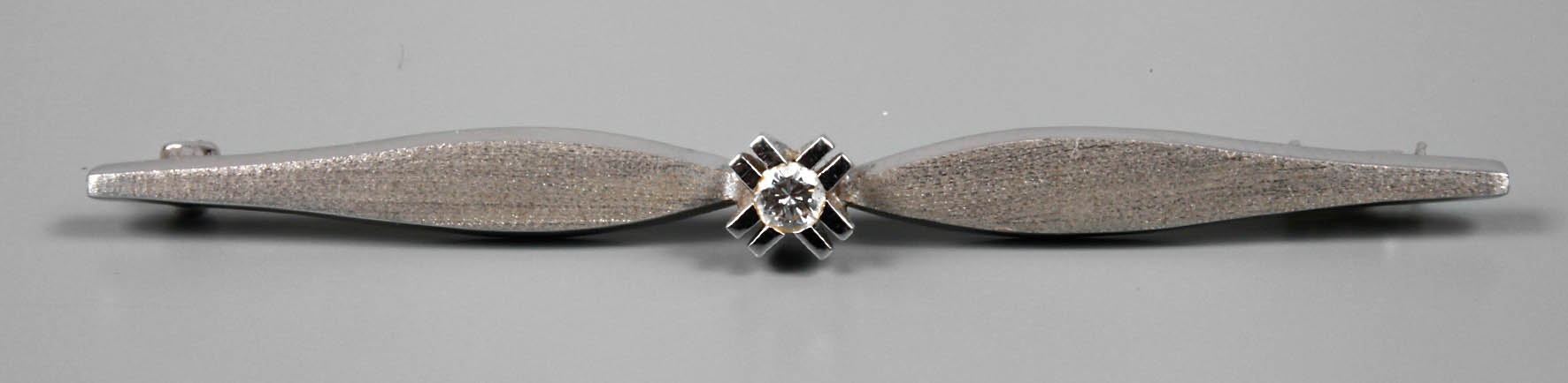 Stabbrosche mit Brillant