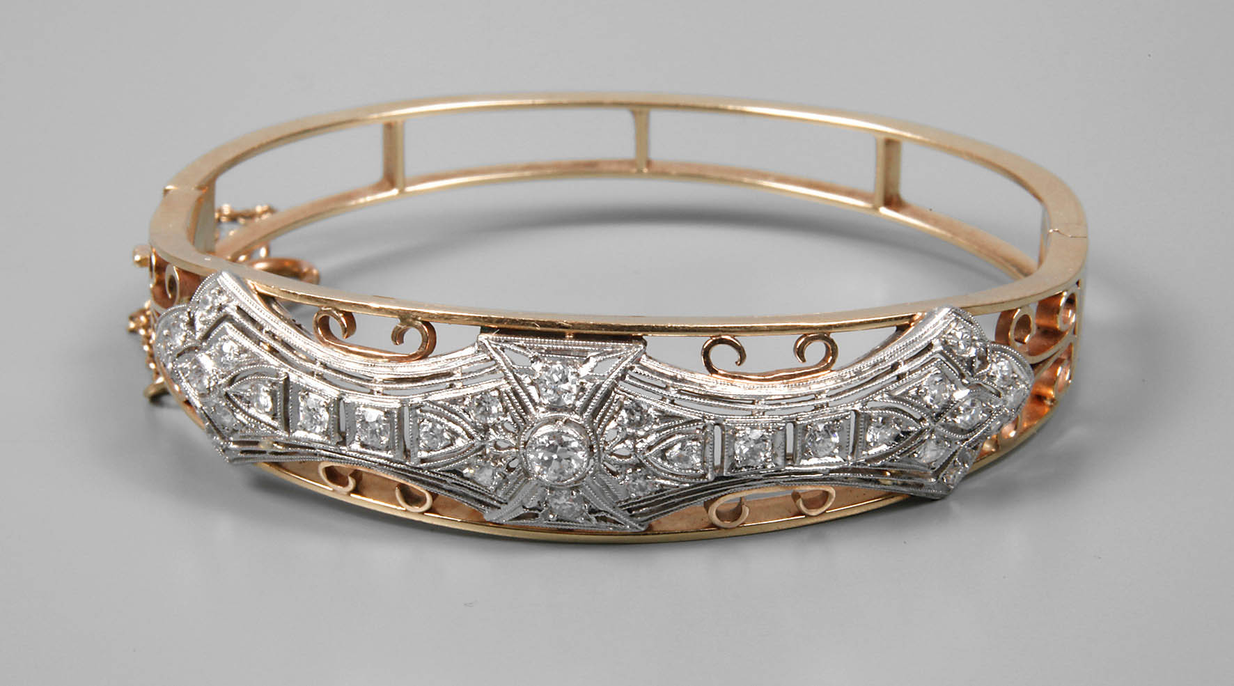 Armreif mit Diamantbesatz