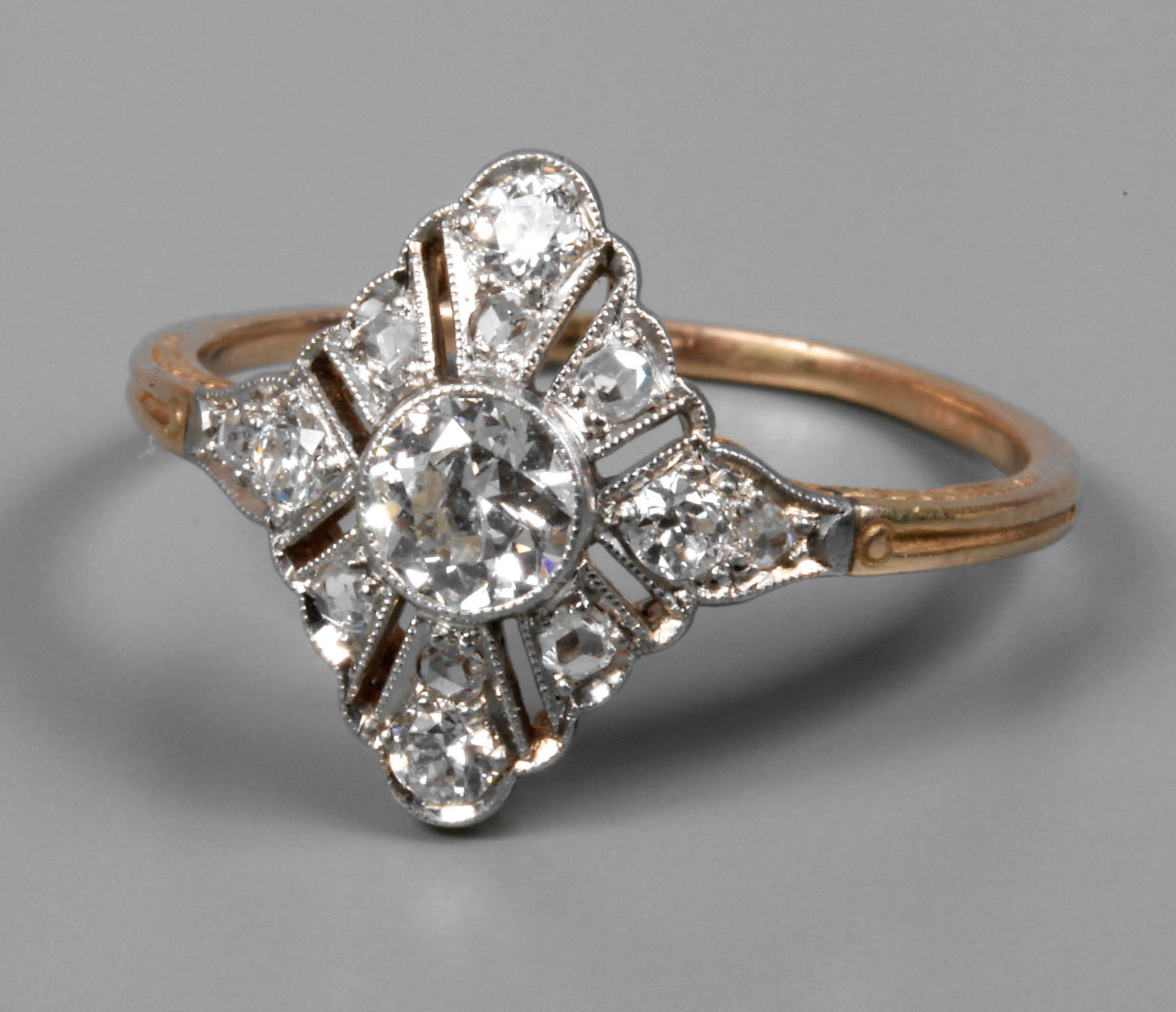 Damenring mit Brillantbesatz