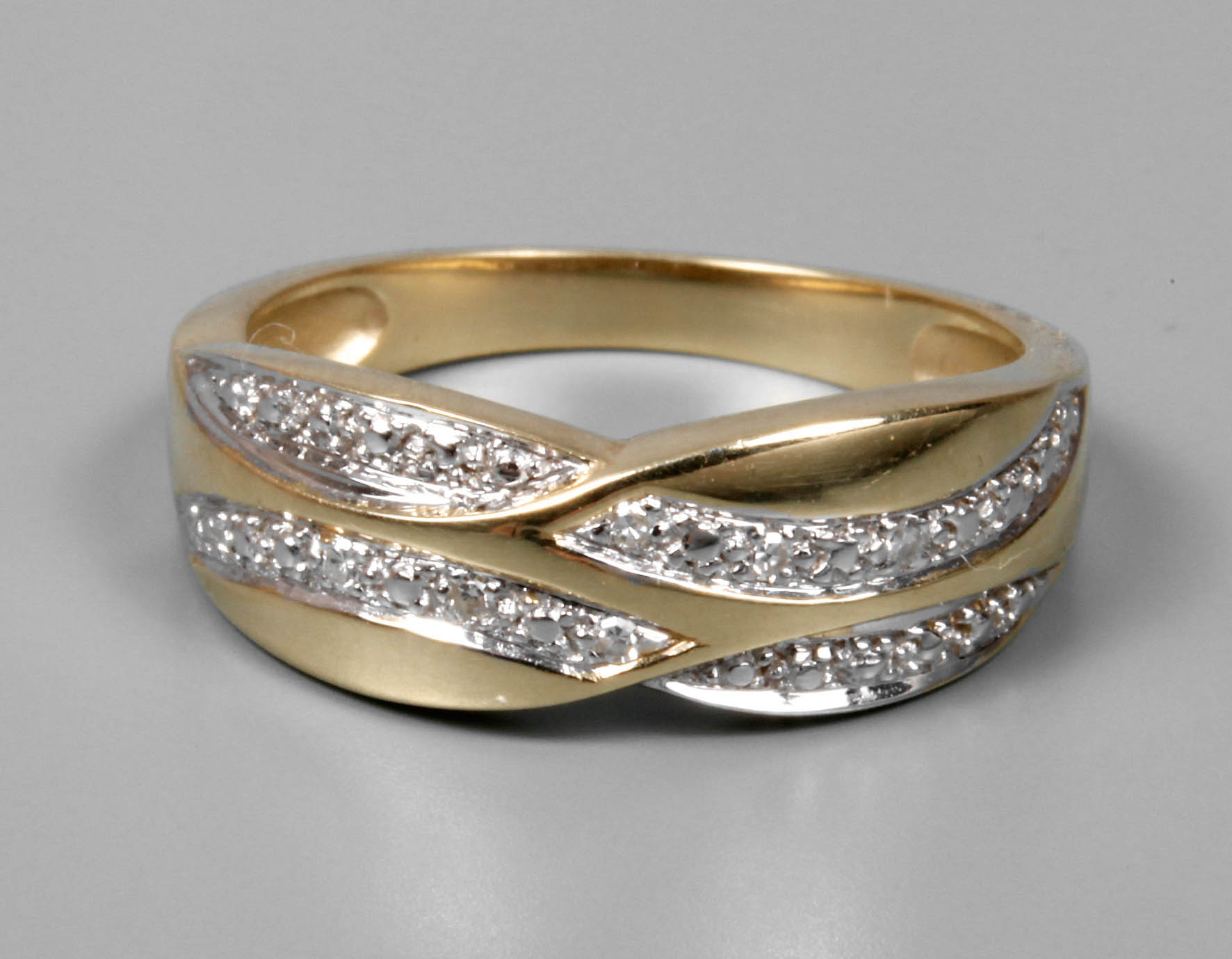 Damenring mit Diamantbesatz