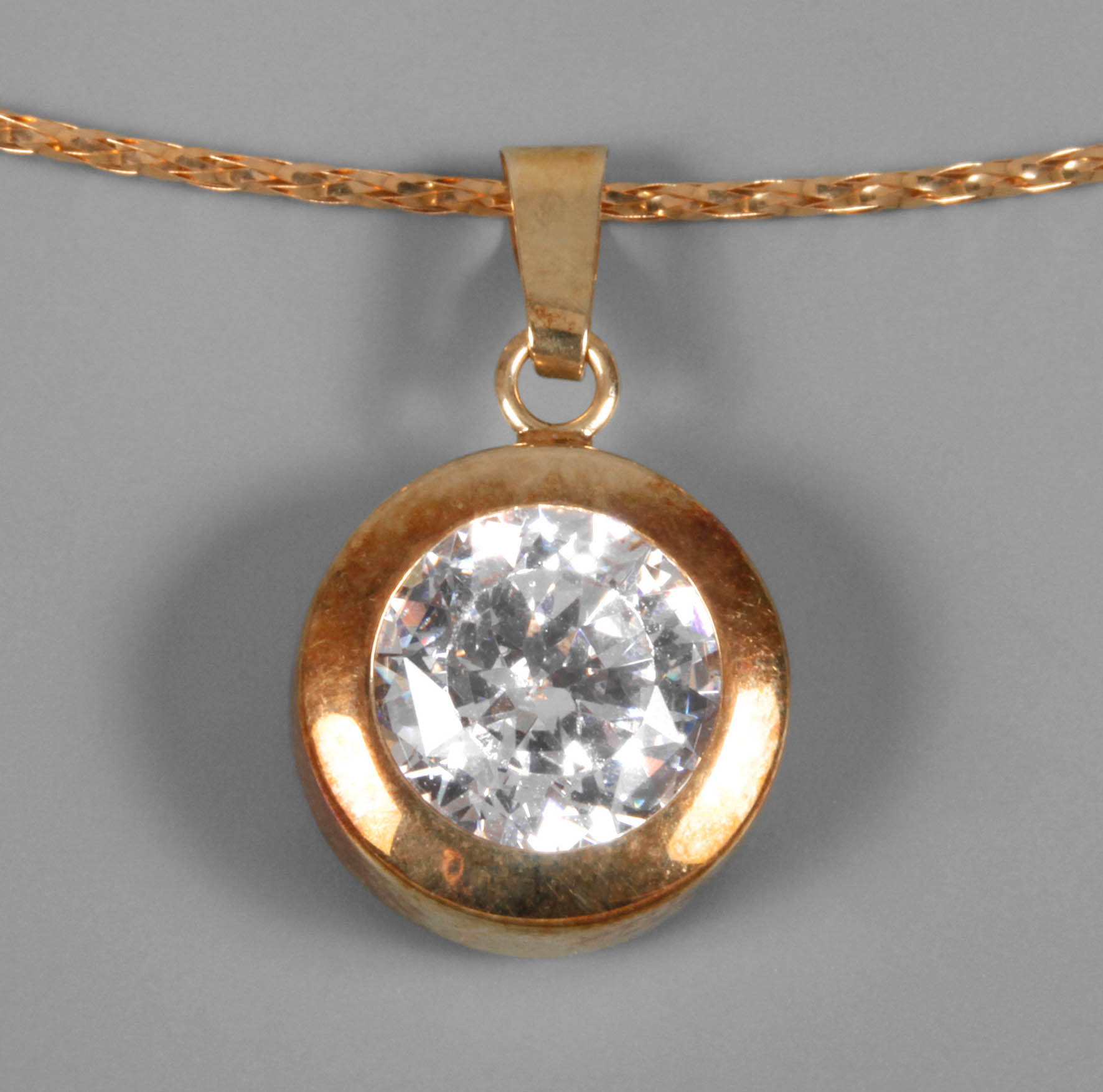 Halsreif und Anhänger