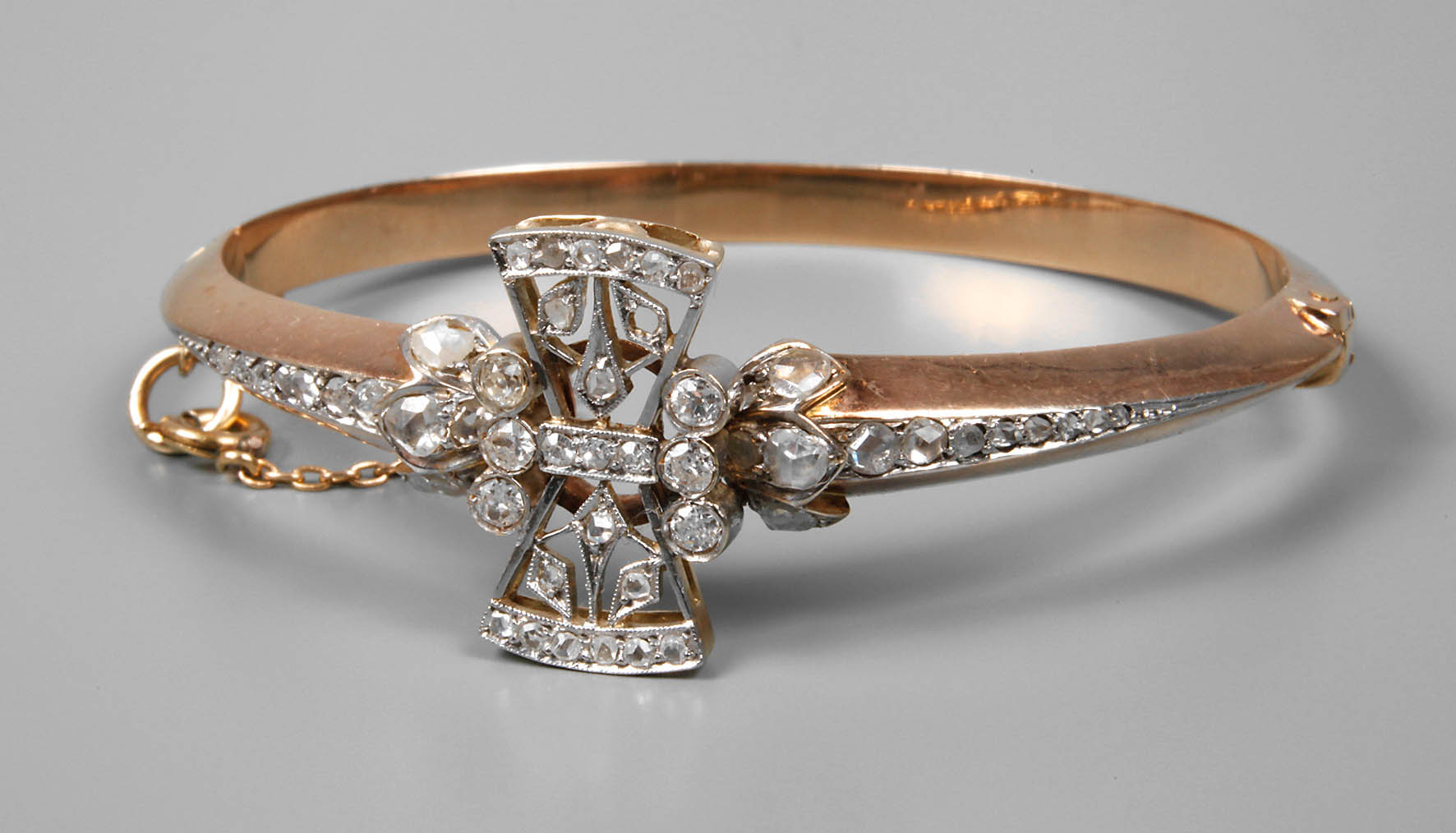 Armreif mit Diamantbesatz