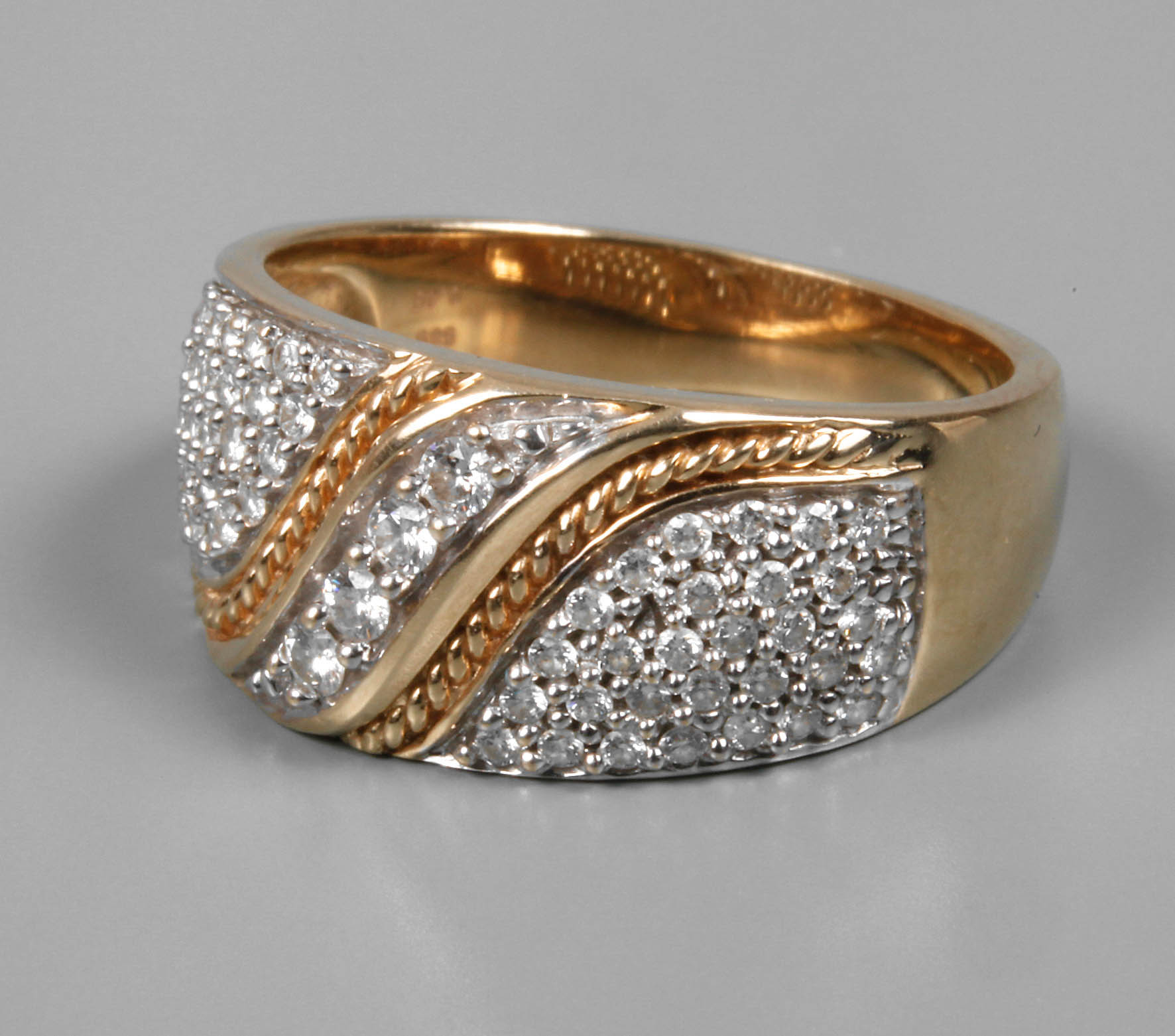 Damenring mit Brillantbesatz