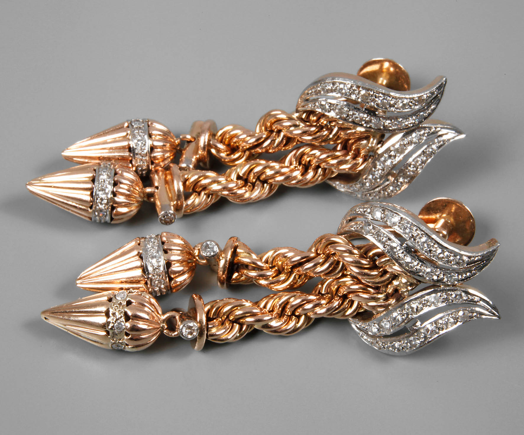 Paar Ohrhänger mit Diamantbesatz