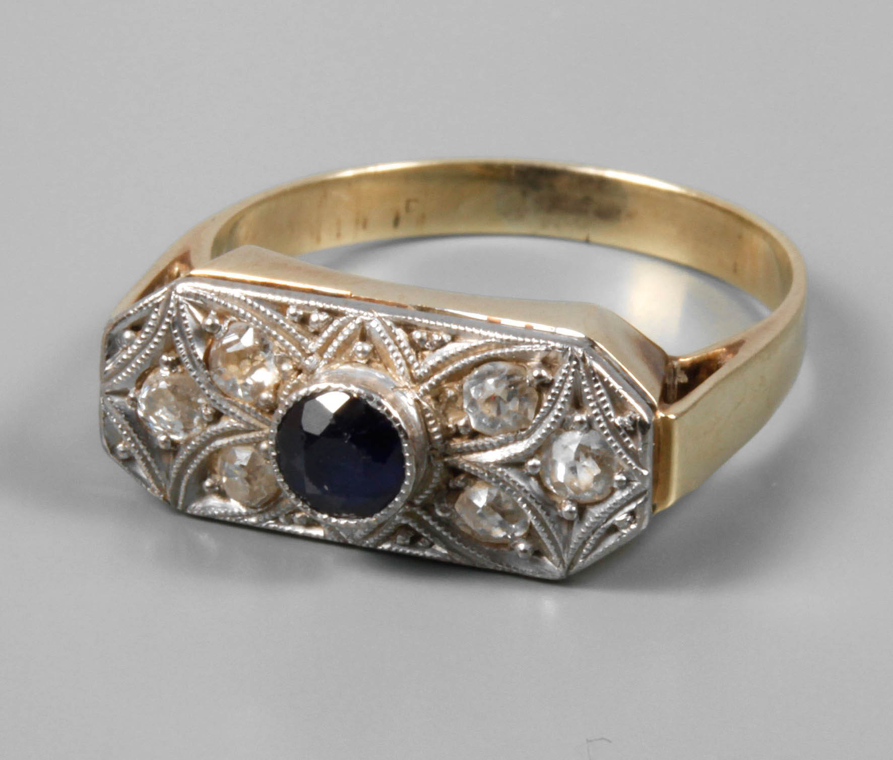 Damenring mit Diamanten und Saphir