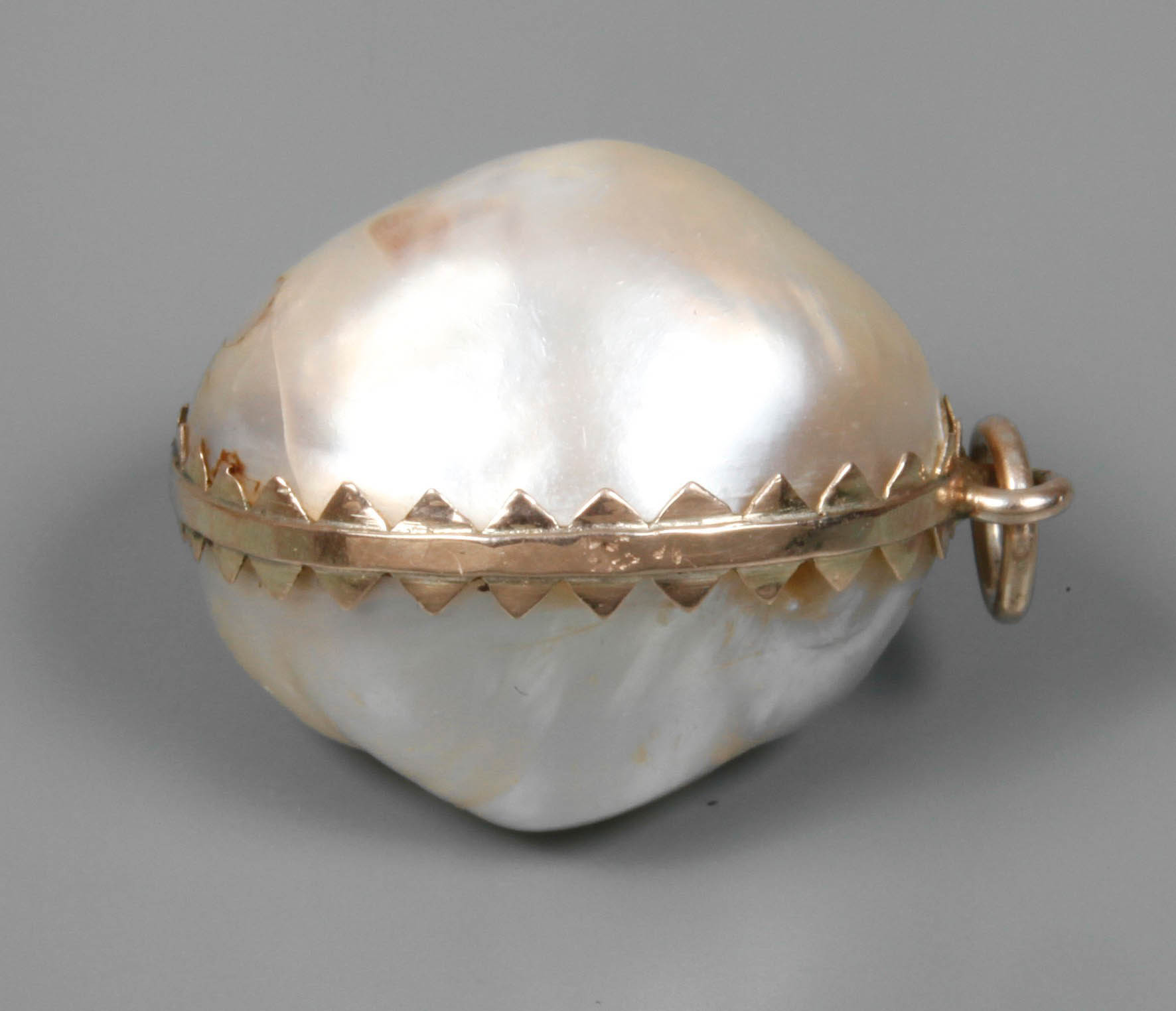 Goldanhänger mit großer Barockperle