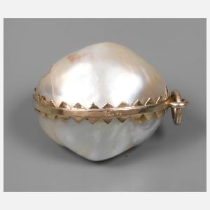 Goldanhänger mit großer Barockperle